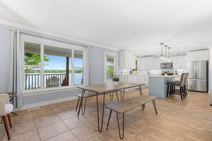 Dining - Luxury Lake House in Mount Uniacke (Mount Uniacke)