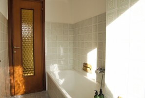 Hair dryer, bidet, towels - Cuor di Barzio P2 - Two Bedroom Apartment, Sleeps 5 (Barzio)