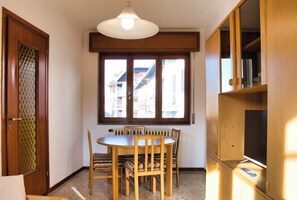 Dining - Cuor di Barzio P2 - Two Bedroom Apartment, Sleeps 5 (Barzio)