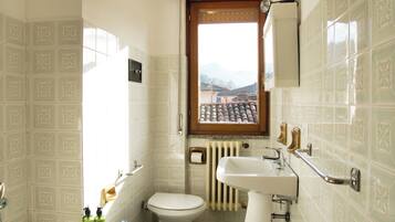 Asciugacapelli, bidet, asciugamani
