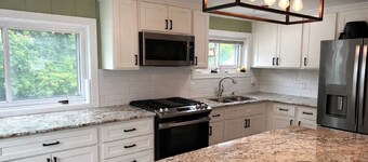 Family Retreat Near Lake Huron Sleeps 10 Game Room walkable to downtown & beach