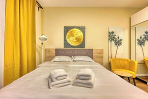1 bedroom, iron/ironing board, WiFi, bed sheets - Central Suites |43| Piața Romana | PumoProperties (București)