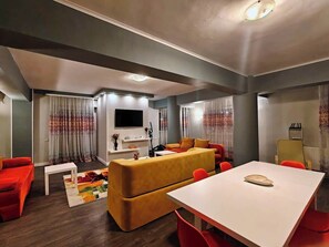 TV, offices - Balcesti Design Apartment 2 | Walk to Old Town (București)