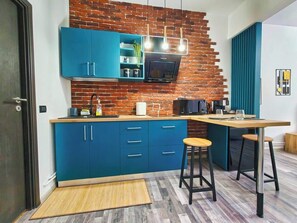Cookware/dishes/utensils - Botev Apartment | Design studio 9 | Old Town (Bucharest)