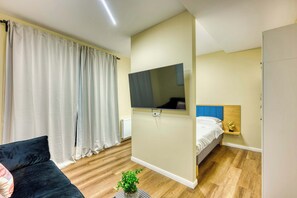 1 bedroom, iron/ironing board, WiFi, bed sheets - Central Suites |41| Piața Romana | PumoProperties (București)