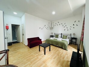 Estúdio básico, sacada | Cortinas blackout, ferros/tábuas de passar roupa, Wi-Fi de cortesia