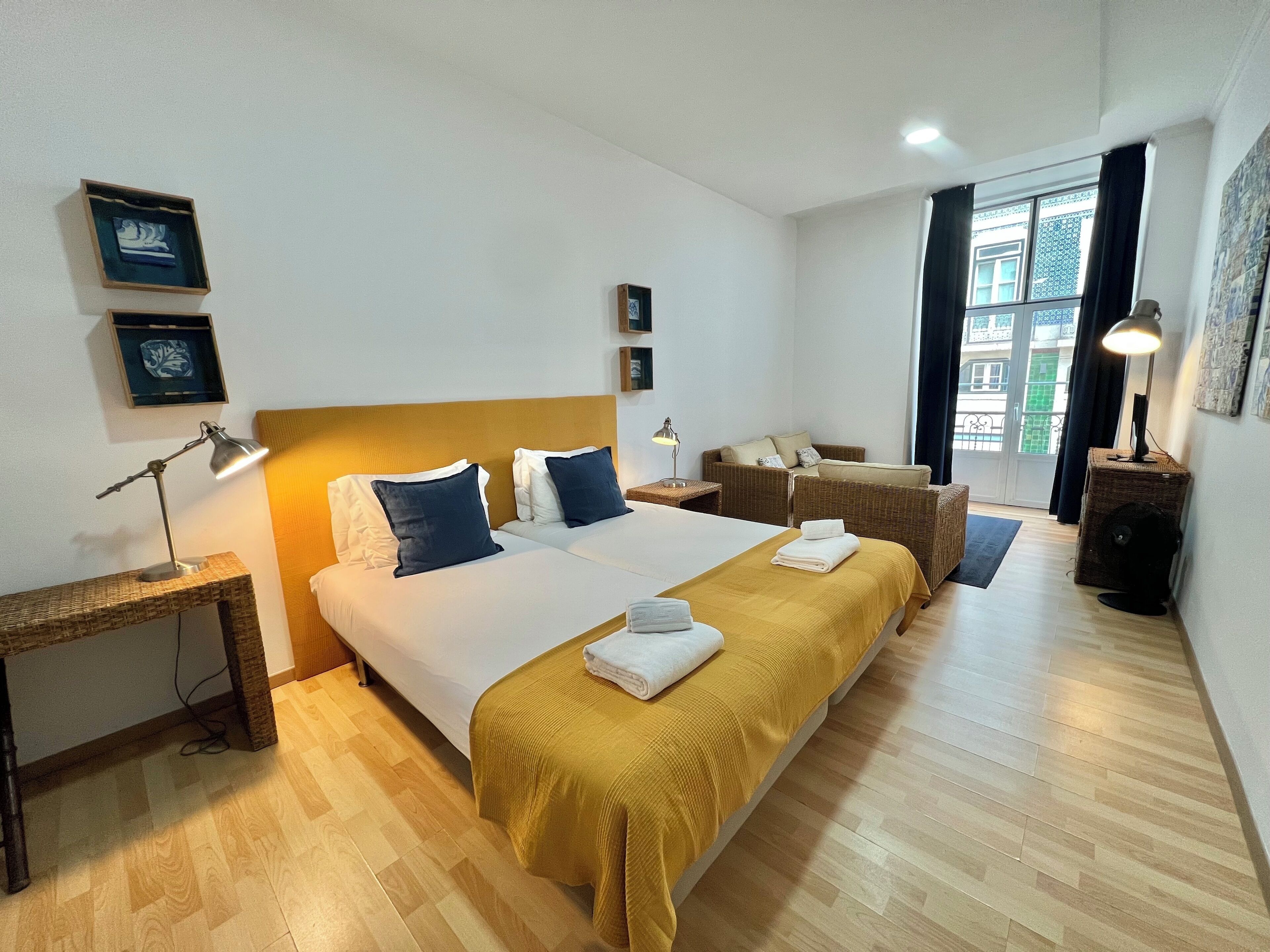 Rideaux occultants, fer et planche à repasser, Wi-Fi gratuit