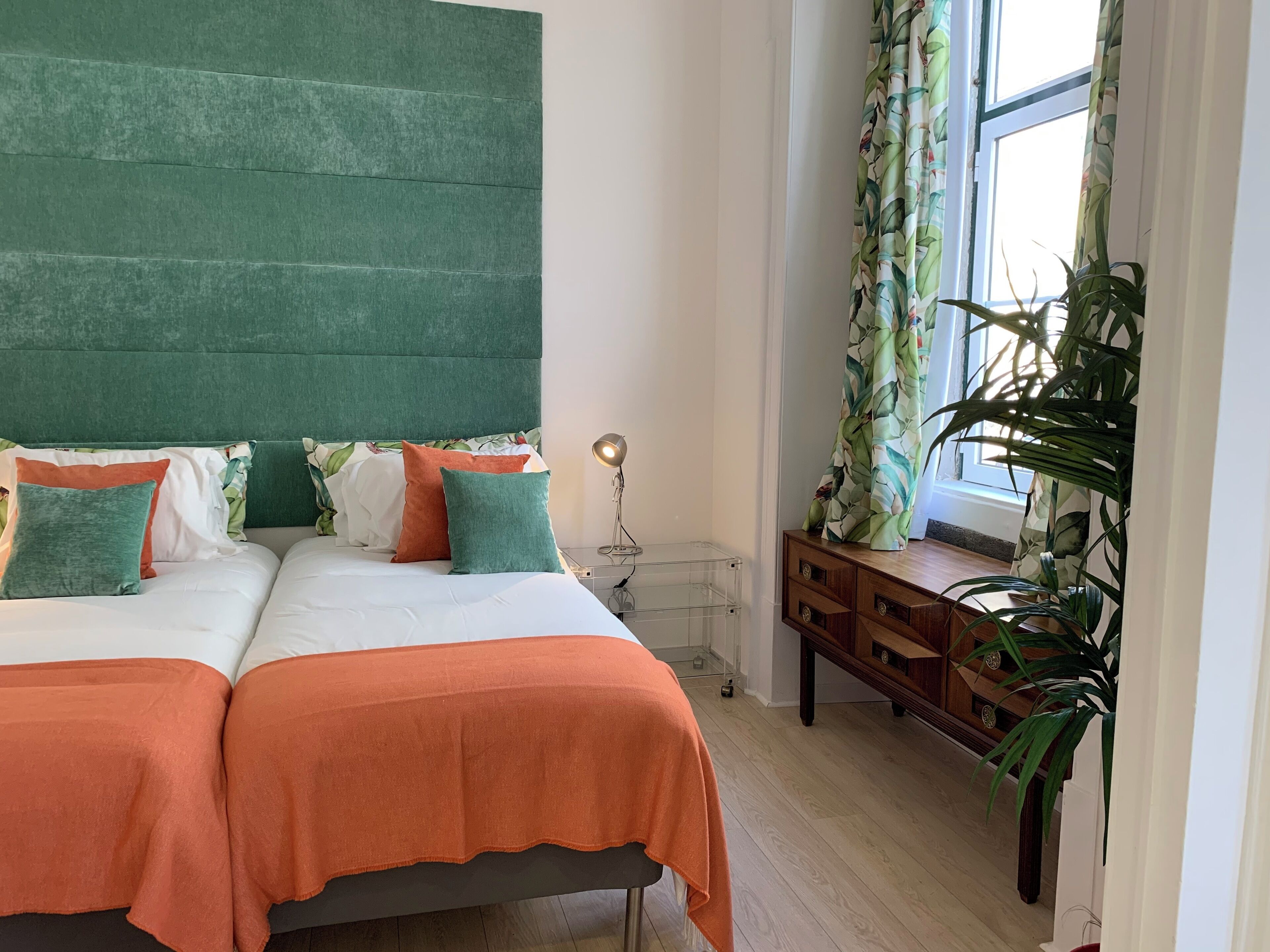 Rideaux occultants, fer et planche à repasser, Wi-Fi gratuit