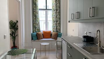 Studio – basic, ikke-røyk | Eget kjøkken | Mikrobølgeovn, kokeplater, espressomaskin og vannkoker