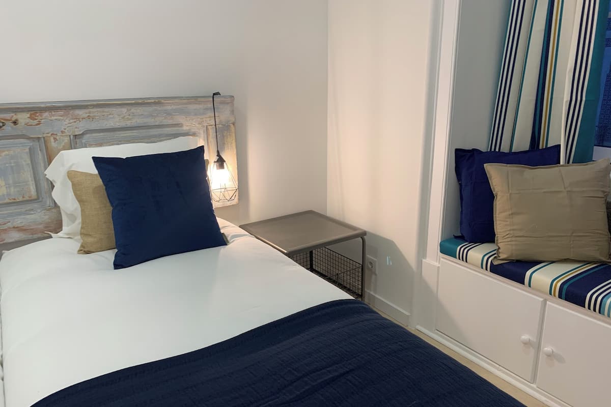 Basic Studio, Non Smoking