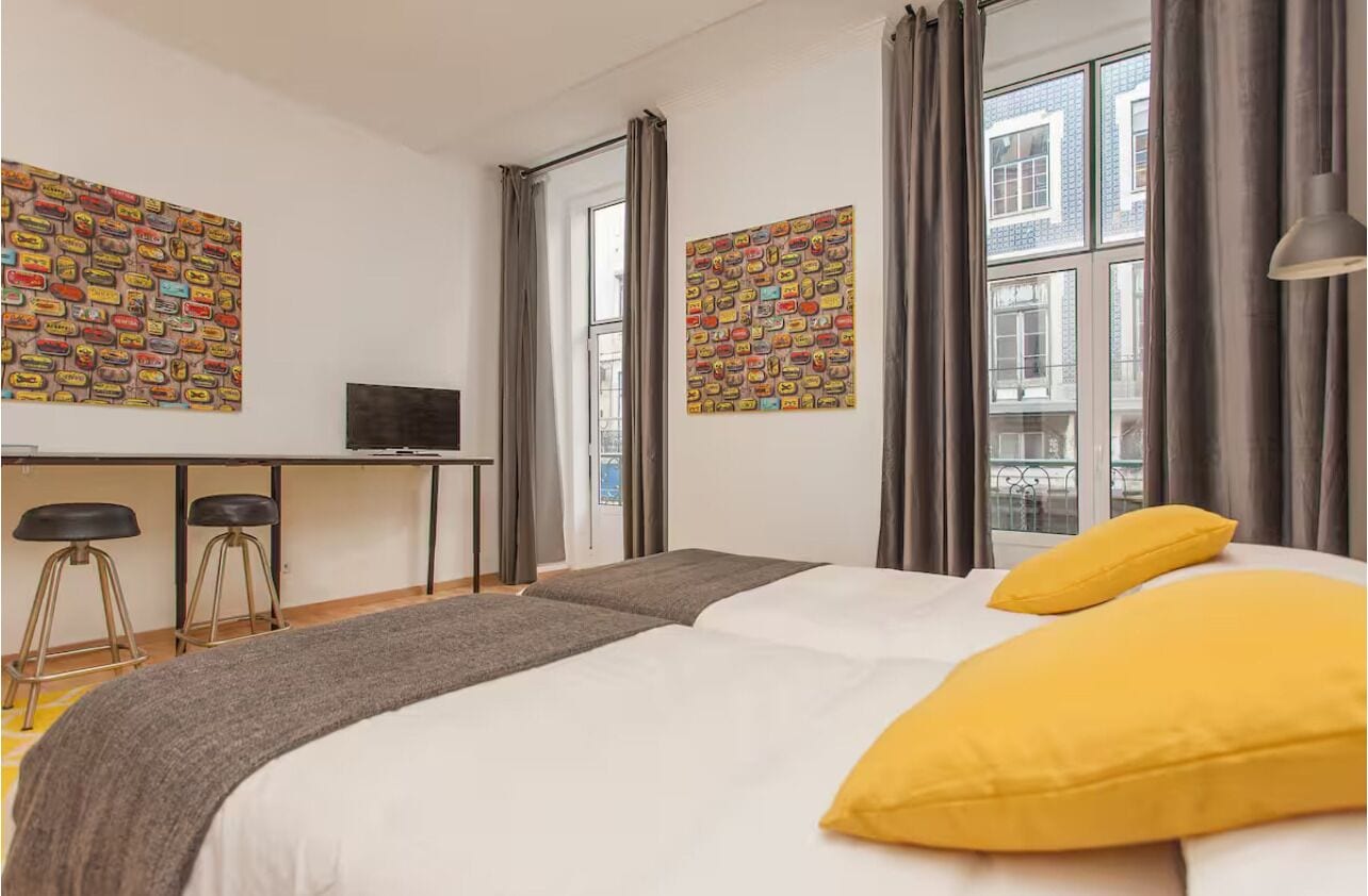 Rideaux occultants, fer et planche à repasser, Wi-Fi gratuit