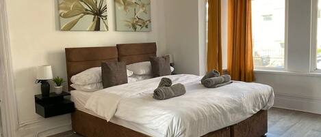 2 bedrooms, iron/ironing board, Internet, bed sheets