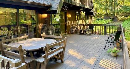 Poconos mountain and Lake Wallenpaupack retreat