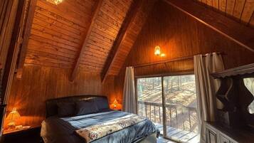 4 bedrooms, desk, free WiFi, bed sheets