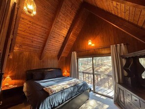 4 bedrooms, desk, free WiFi, bed sheets