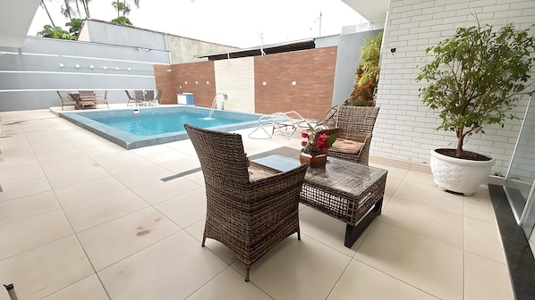 Pool - Cozy house with pool, 100m from Enseada beach, Guarujá. (Guarujá)