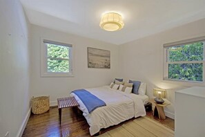 3 habitaciones, tabla de planchar con plancha, wifi y ropa de cama 