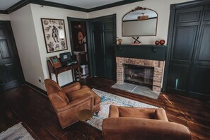 Family Room, Multiple Beds | Living area | 48-inch Smart TV with digital channels, Netflix, Hulu