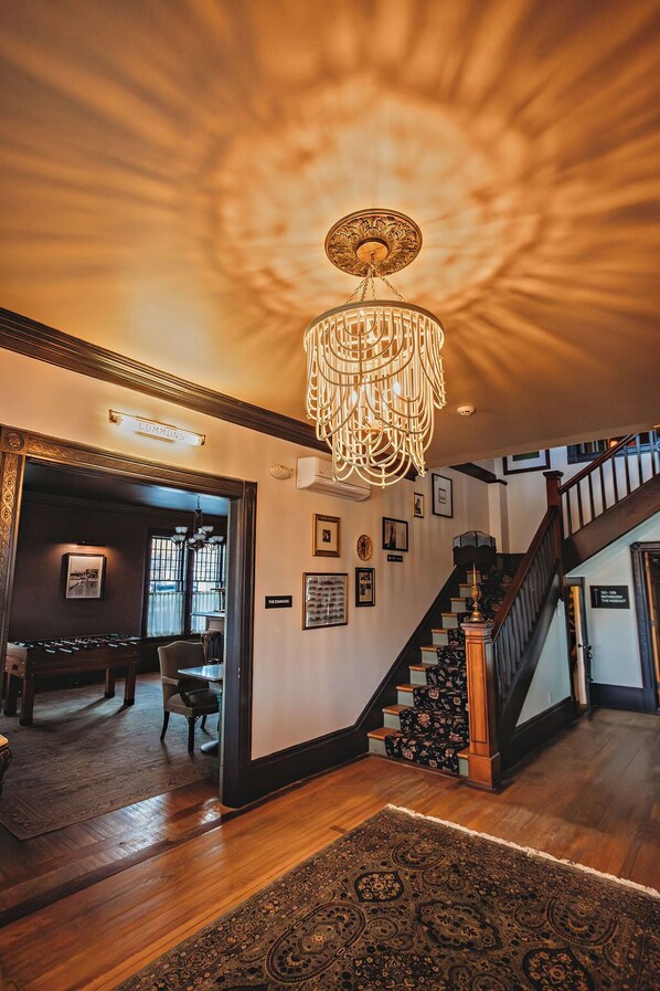 Lobby - Hideaway Inn Lenox (Lenox)