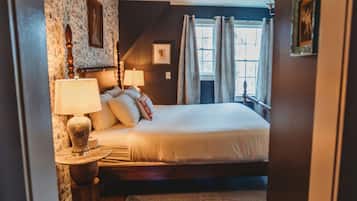 Loft Premium, 1 cama King size | Decoración personalizada, muebles diferentes y cortinas blackout