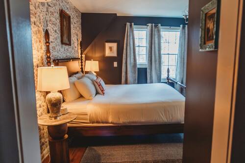 Premium Loft, 1 King Bed | Individually decorated, individually furnished, blackout drapes