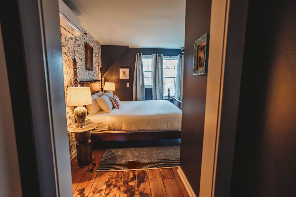 Premium Loft, 1 King Bed | Blackout drapes, free WiFi