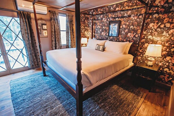 Premier Suite, 1 Bedroom | Individually decorated, individually furnished, blackout drapes