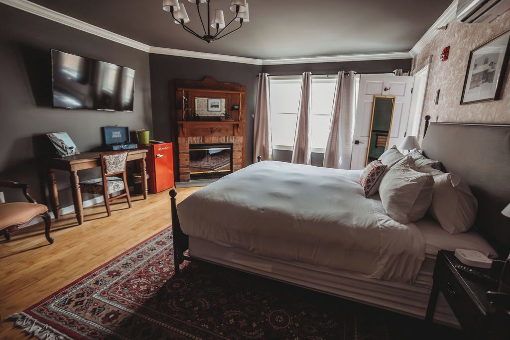 Kahden hengen standard-huone, 1 suuri parisänky, pyörätuolille soveltuva suihku | Pimennysverhot, ilmainen Wi-Fi