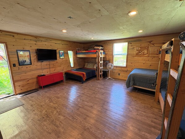 3 bedrooms, WiFi, bed sheets