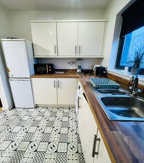 Private kitchen - Two Stay, Large Double Room, Sleeps 4 (Barking)