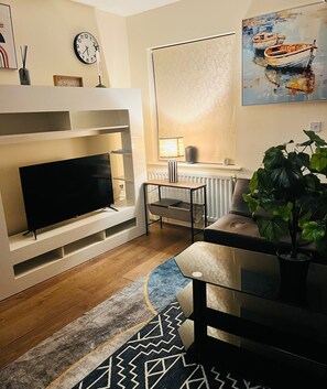 Living area - Two Stay, Large Double Room, Sleeps 4 (Barking)