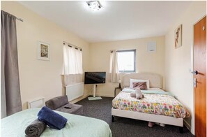 1 bedroom - Two Stay, Large Double Room, Sleeps 4 (Barking)