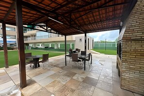 Apartment | Outdoor dining - BP03-Vento na Varanda Estilo Bali Lounge (Caucaia)