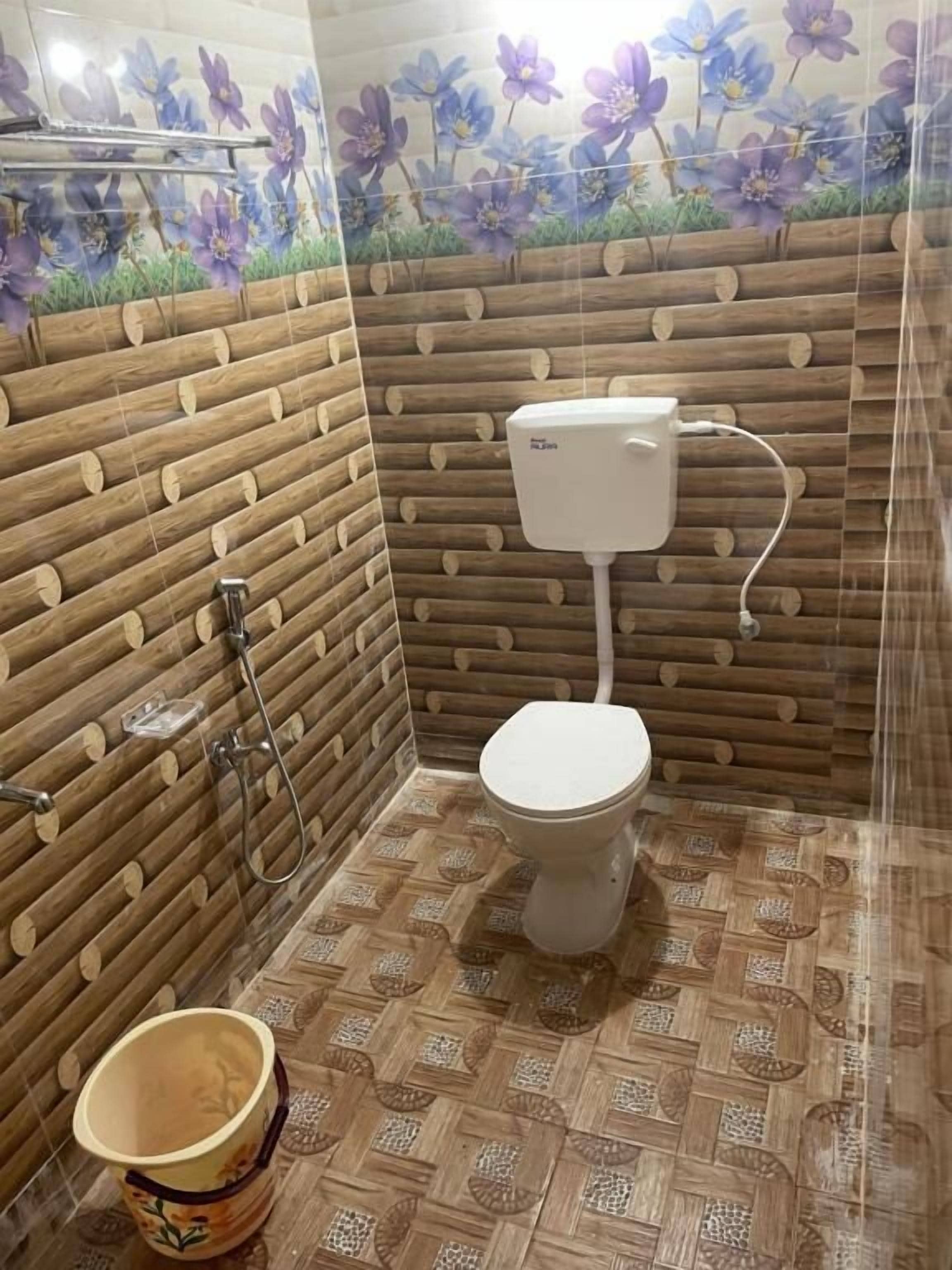 Deluxe Double Room, Mountain View | Bathroom | Free toiletries, towels, soap, shampoo