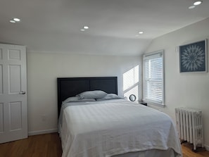 2 bedrooms, iron/ironing board, WiFi, bed sheets - 2 Bedroom Apartment Suite  in Quiet Neighborhood (Hempstead)