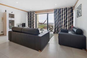 TV - Apartment 'Quinta Da Faya' with Sea View, Balcony and Wi-Fi (Angra do Heroísmo)