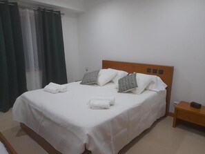 Iron/ironing board, WiFi, bed sheets - Apartment 'Quinta Da Faya' with Sea View, Balcony and Wi-Fi (Angra do Heroísmo)