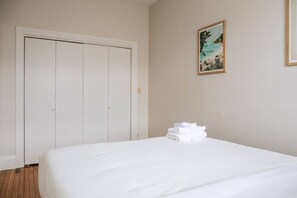 1 chambre, bureau, fer et planche à repasser, Wi-Fi