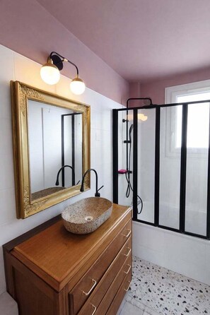 Hair dryer, towels - Modern cocoon with private garden – Tours (Tours)