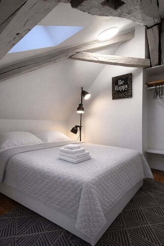 Charmant nid sous les combles – Centre & gare