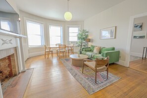 TV - Cozy & Modern 1 BDR | Fenway within minutes! (Boston)