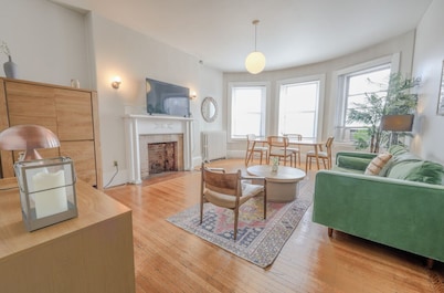Cozy & Modern 1 BDR | Fenway within minutes!