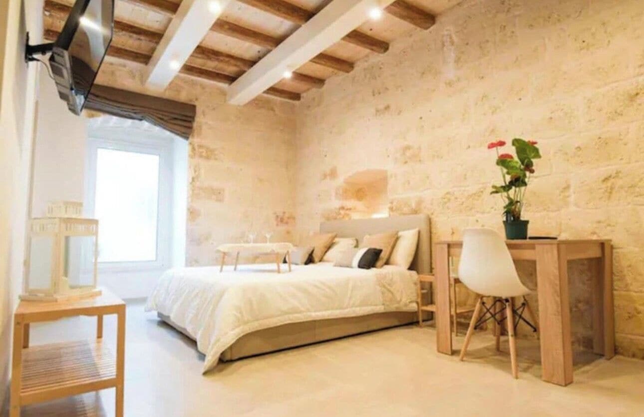 1 slaapkamer, een strijkplank/strijkijzer, wifi, beddengoed