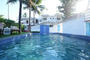 Outdoor pool - Beachouse Beachfront Cottages and Suites (Calangute)