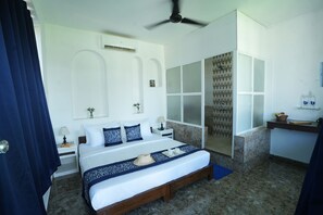 Panoramic Room, Balcony, Sea View | Free WiFi - Beachouse Beachfront Cottages and Suites (Calangute)