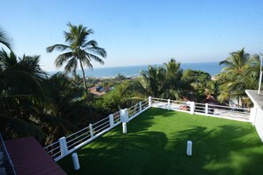 Panoramic Room, Balcony, Sea View | Free WiFi - Beachouse Beachfront Cottages and Suites (Calangute)