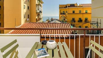 Habitación doble, balcón, vistas al mar | Restaurante al aire libre