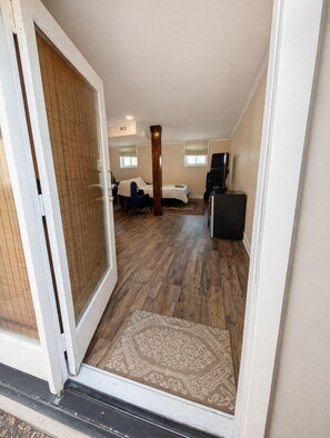 1 bedroom, WiFi, bed sheets, wheelchair access - Cozy 1-BR, 1-BA, Sleeps 2, Separate entrance in home, Hermitage near Nashville (Nashville)