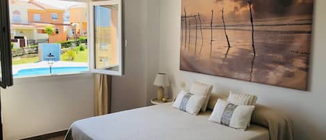 Iron/ironing board, Internet, bed sheets