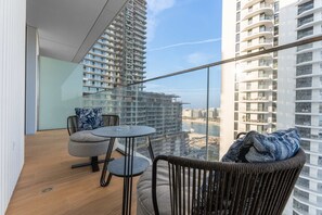 House - Stayshort - Elegant 1 Bedroom in Emaar Beachfront That Sleeps 2 (Dubai)